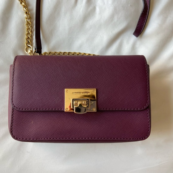Michael Kors plum & MK signature print crossbody bad with built in wallet - Picture 4 of 7